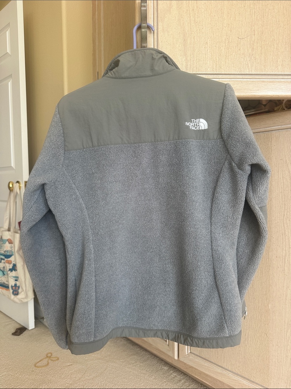 The North Face Woman’s Grey Full-Zip Fleece Jacket - Picture 4 of 5